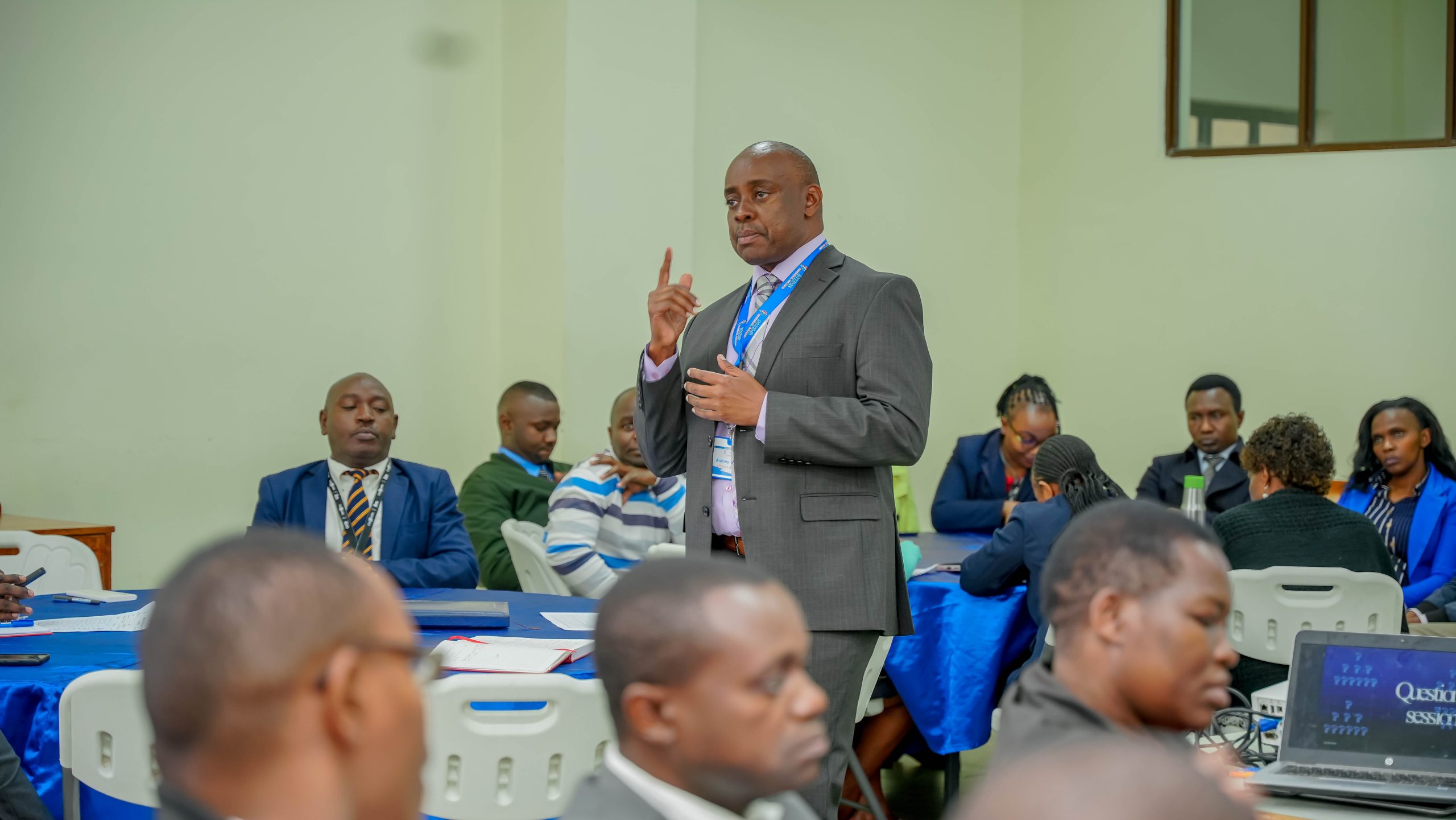 Image of the Director as He Hosts Round Table Discussion on Enhancing Student Training Experience